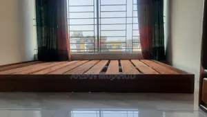আকর্ষণীয় ফ্লোর বেড