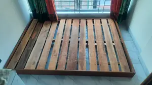 আকর্ষণীয় ফ্লোর বেড