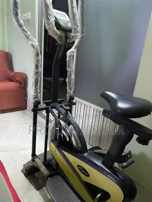 It is in brand new condition, only the screen and battery need to be changed.