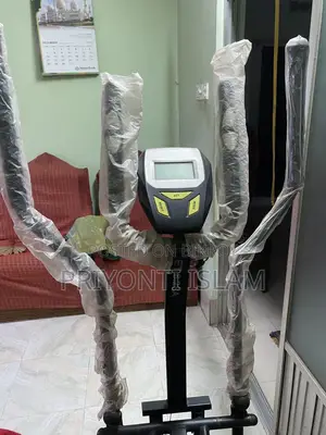 It is in brand new condition, only the screen and battery need to be changed.