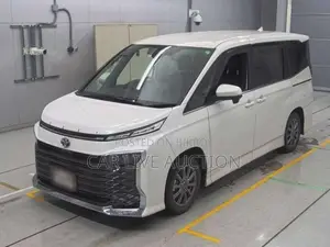 Toyota Noah hybrid 2022