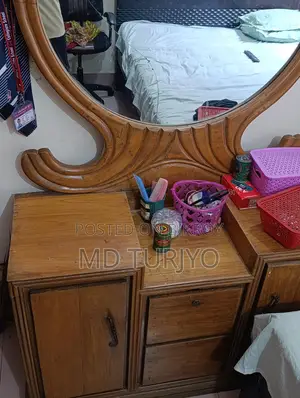 ড্রেসিং টেবিল
