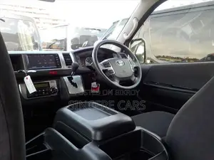 Toyota Hiace GRAND CABIN 14 SEAT 2021