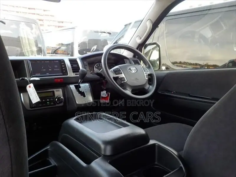 Toyota Hiace GRAND CABIN 14 SEAT 2021