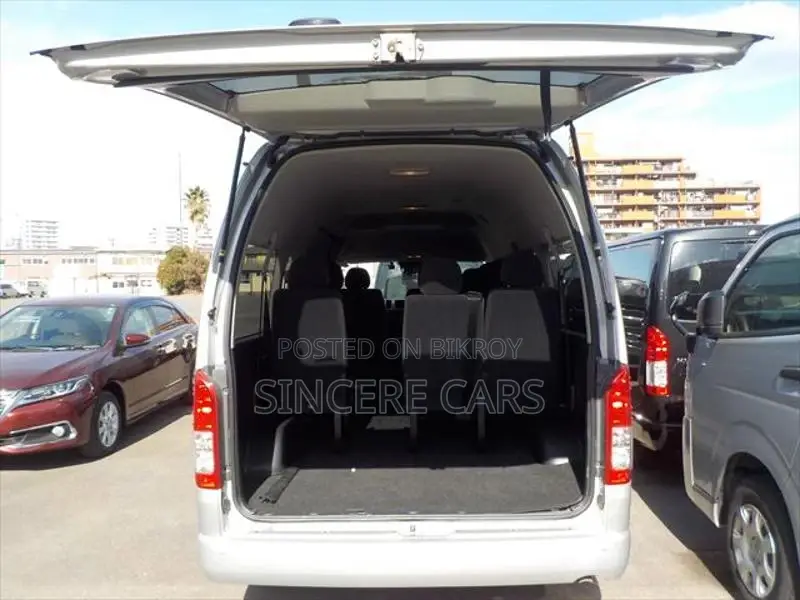 Toyota Hiace GRAND CABIN 14 SEAT 2021