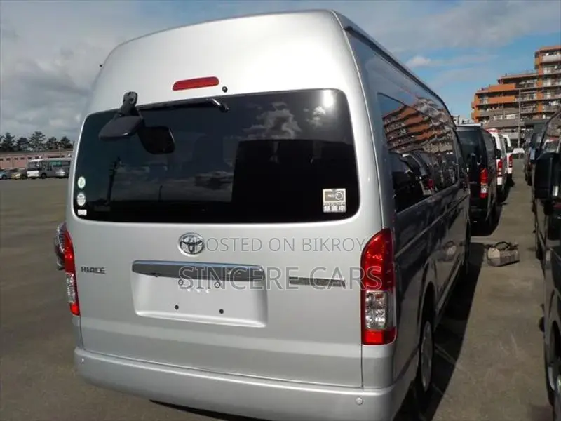 Toyota Hiace GRAND CABIN 14 SEAT 2021