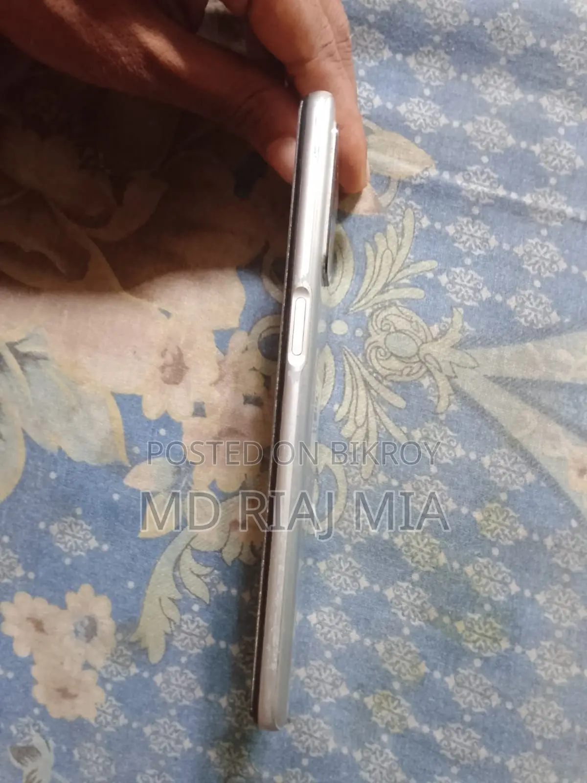 OPPO A16 ফোনটি সাদা কালার (Used)