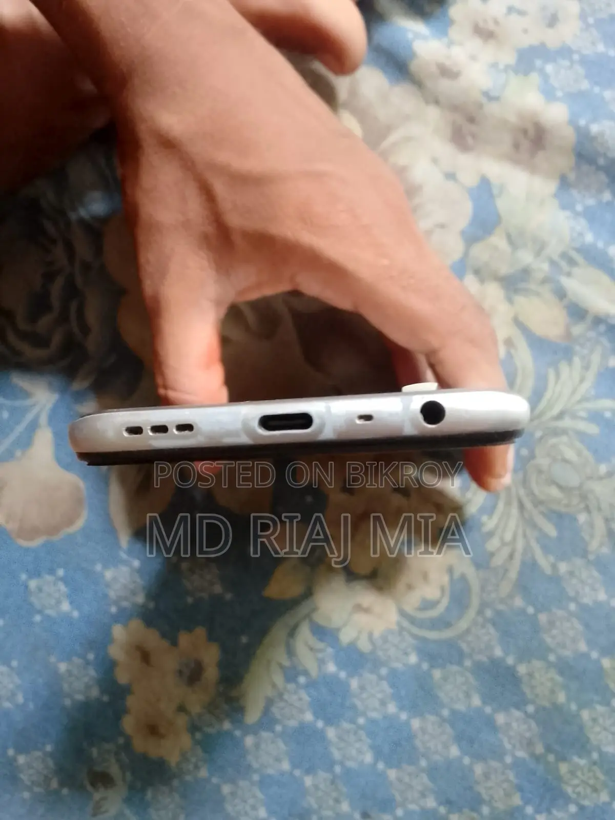 OPPO A16 ফোনটি সাদা কালার (Used)