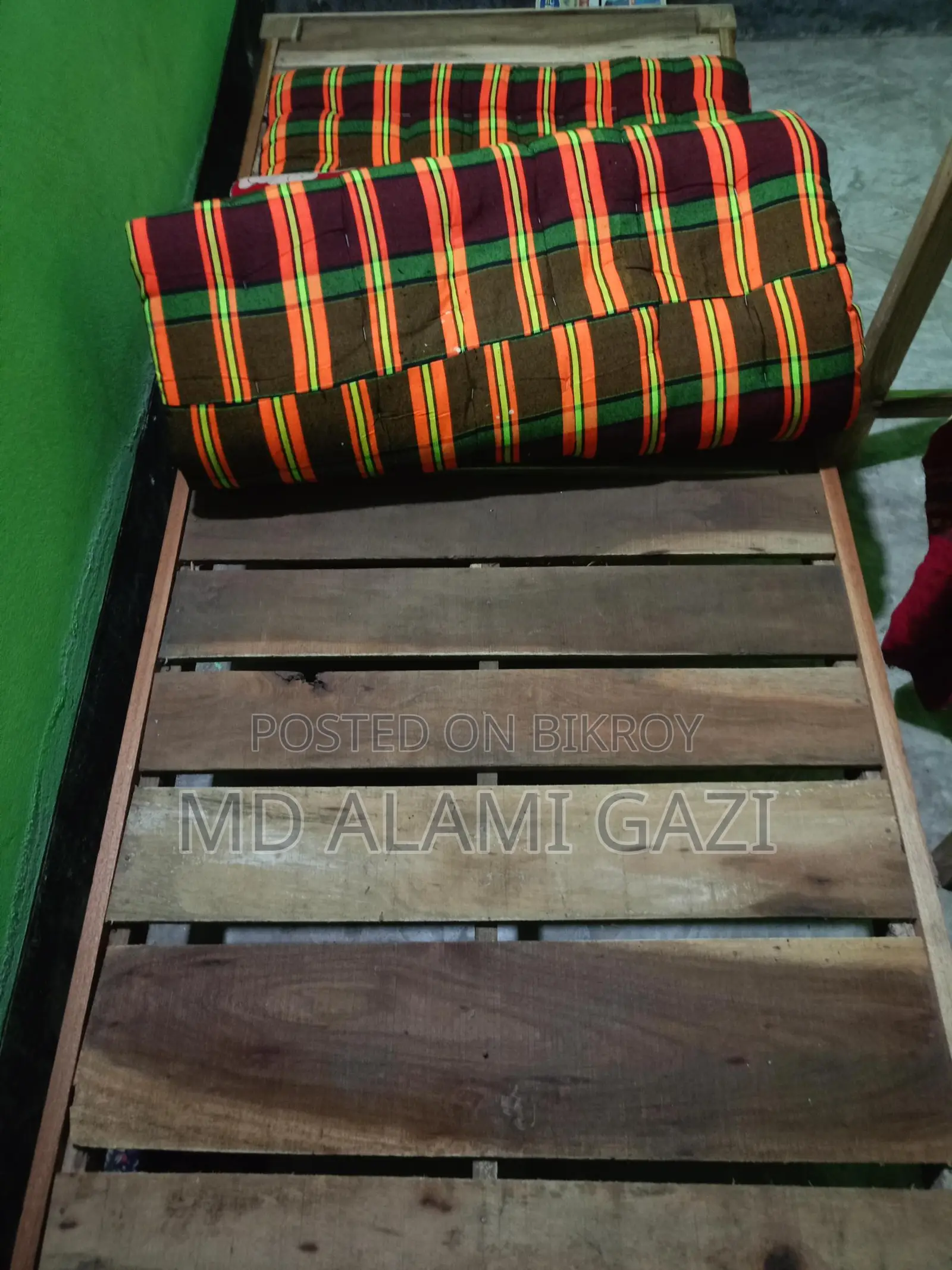 ছোট চৌকি বিক্রি হবে