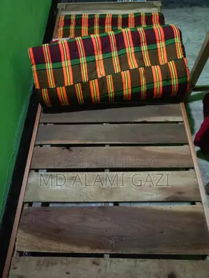 ছোট চৌকি বিক্রি হবে