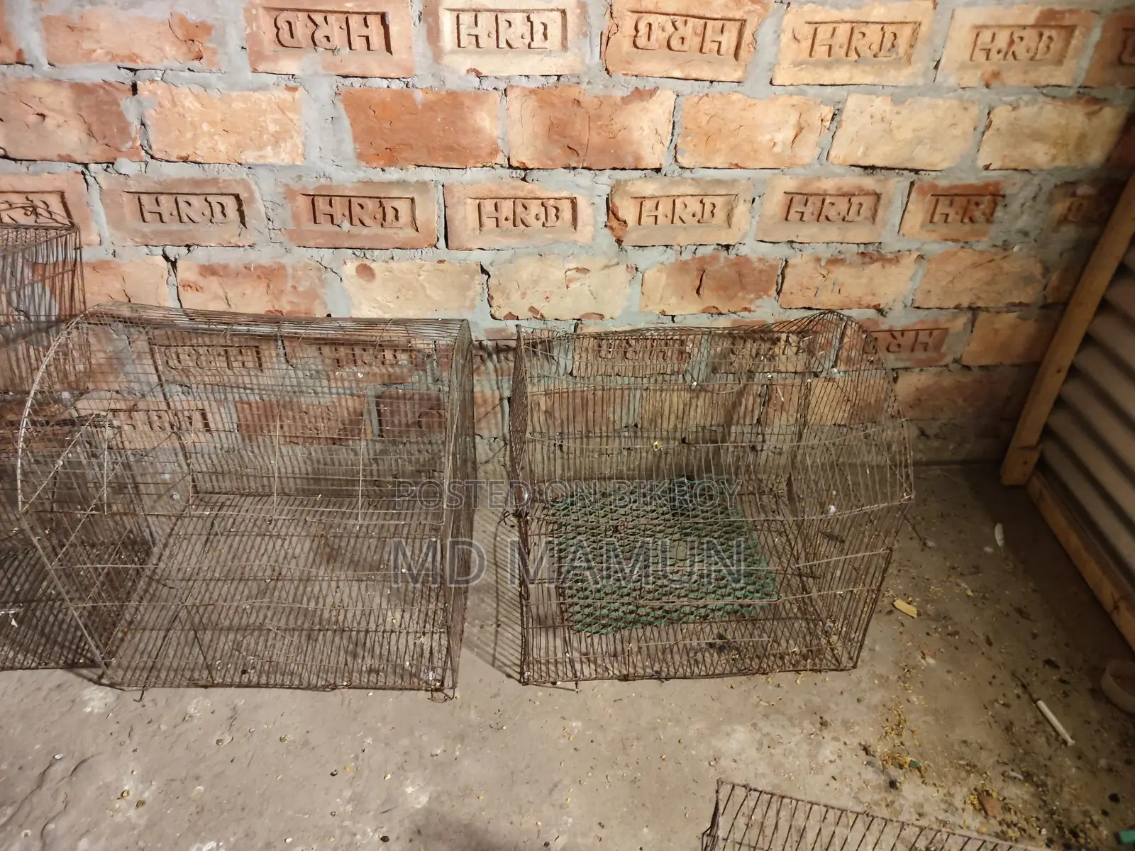 পাখির খাঁচাগুলো বিক্রি করা হবে খুবই ভালো।