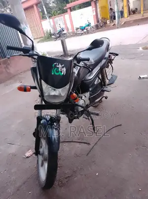 Bajaj Platina 100 . 2017