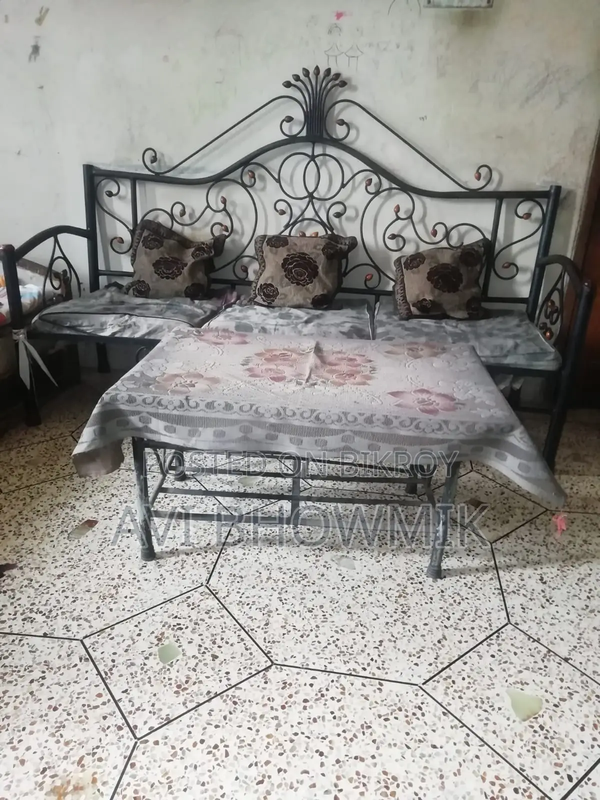 5-Seater Wrought Iron Sofa Set with Tea Table