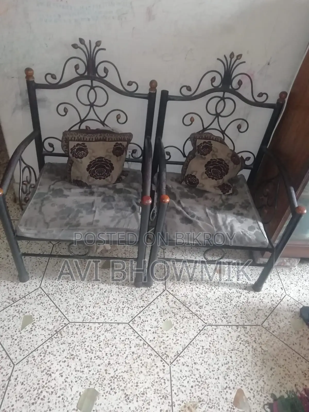 5-Seater Wrought Iron Sofa Set with Tea Table