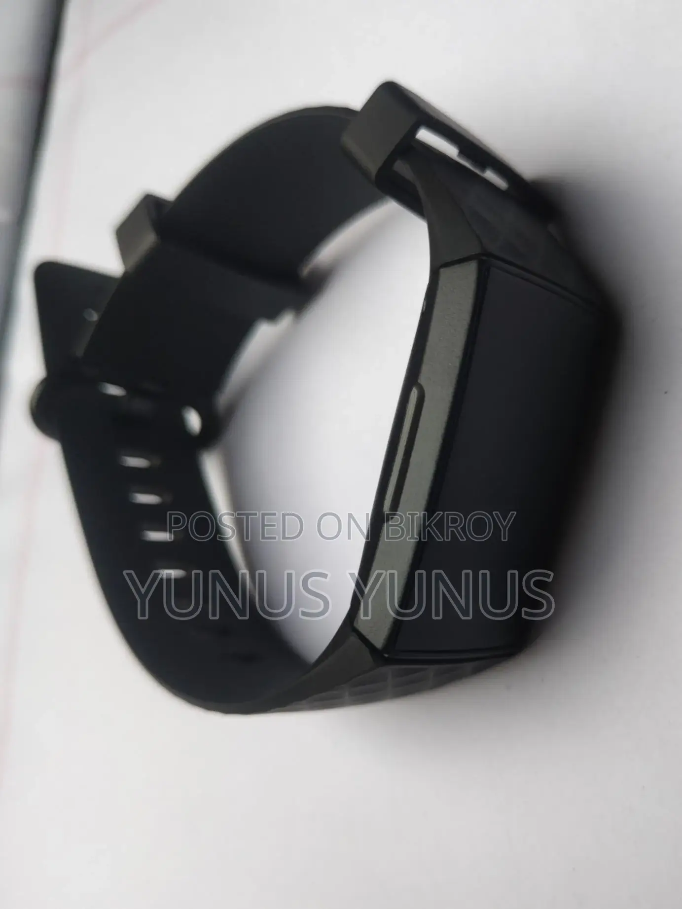 Fitbit Charge 4. Advanced Tracker + GPS.