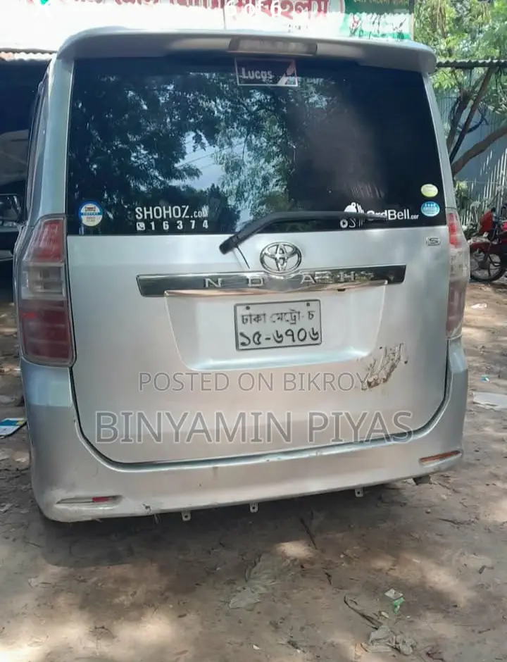 Toyota Noah X 2009