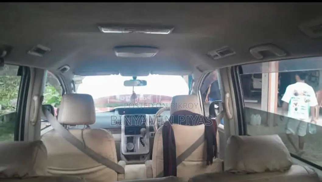 Toyota Noah X 2009