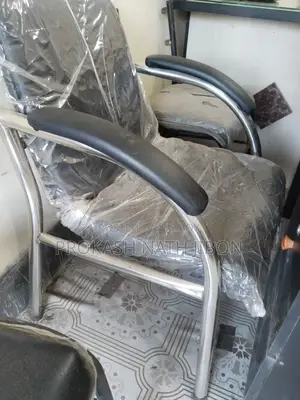 আমি কিছু অফিসের জিনিসপত্র বিক্রি করব
