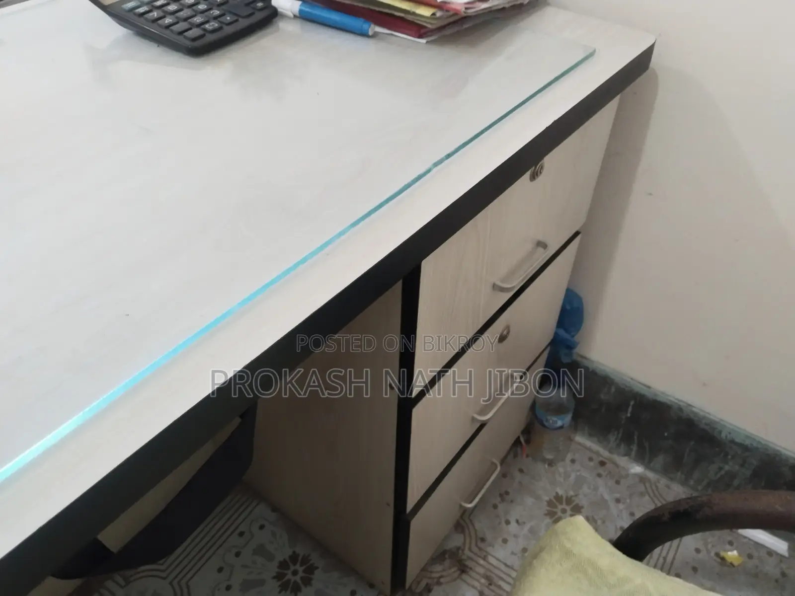 আমি কিছু অফিসের জিনিসপত্র বিক্রি করব