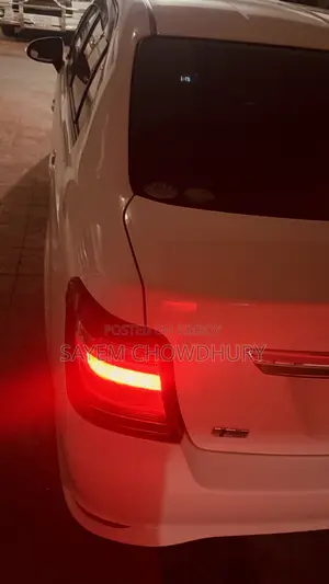 Toyota Axio Hybrid 2017