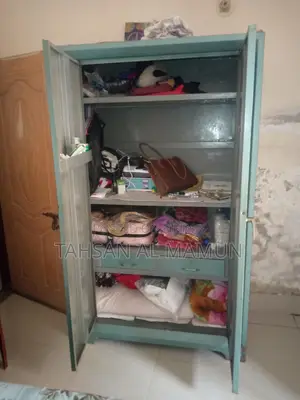 ইস্টিলের আলমারি