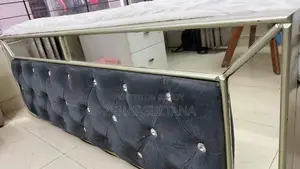 5/7 Feet Tufted Bed With Malaysian Processing Wood.