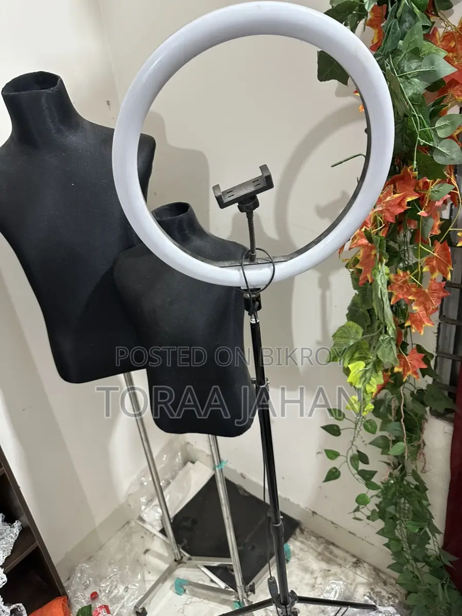 Doll and Ring Light