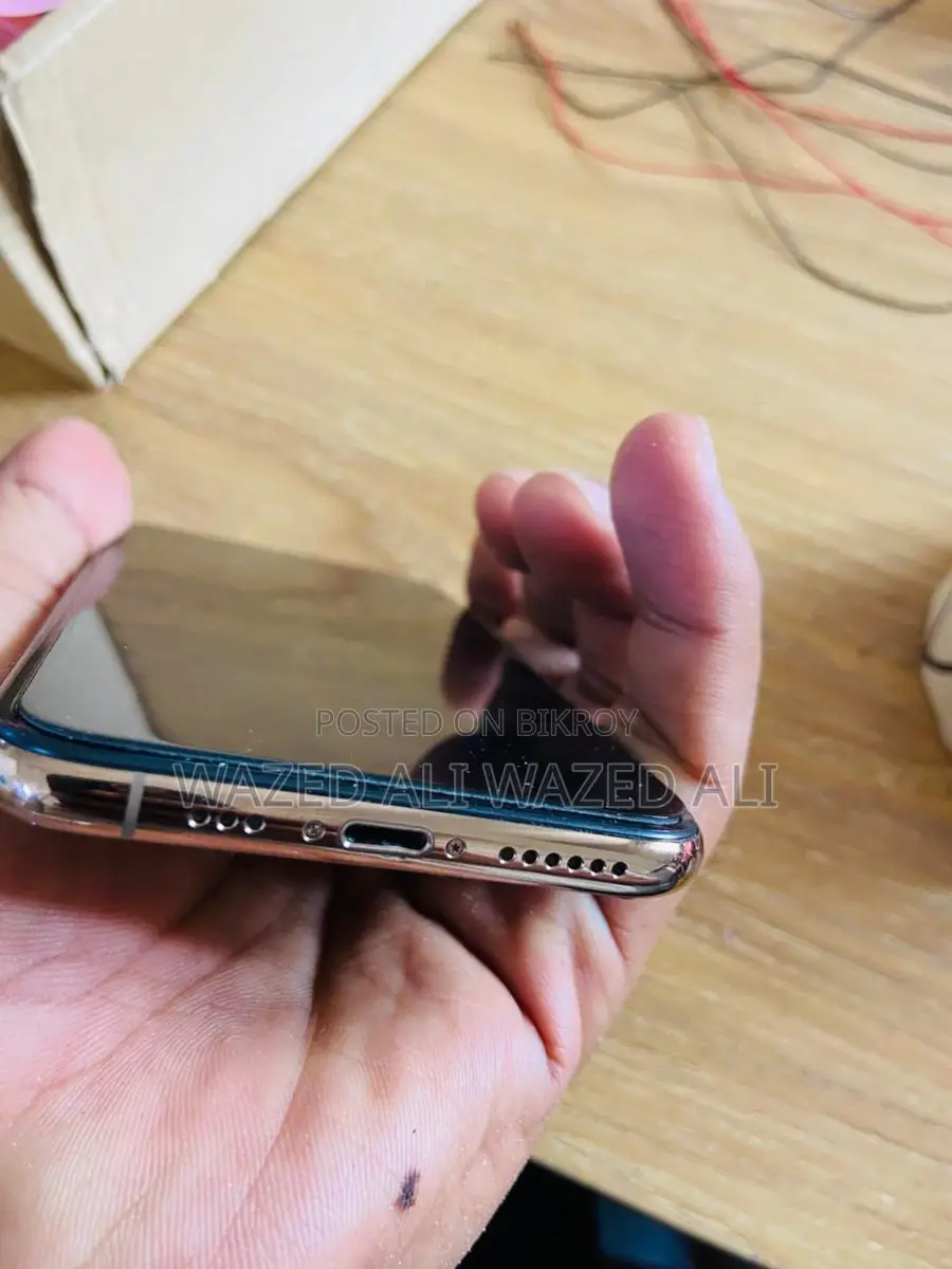 Apple iPhone XS (Used)