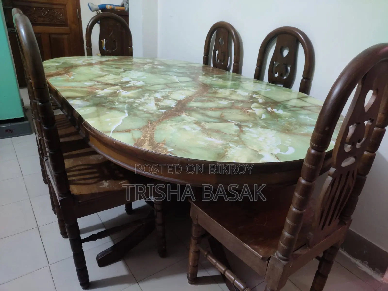 Dining Table with 6 chairs