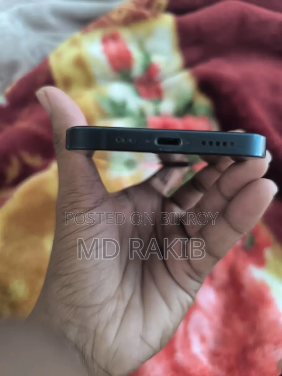 Apple iPhone 12 (Used)