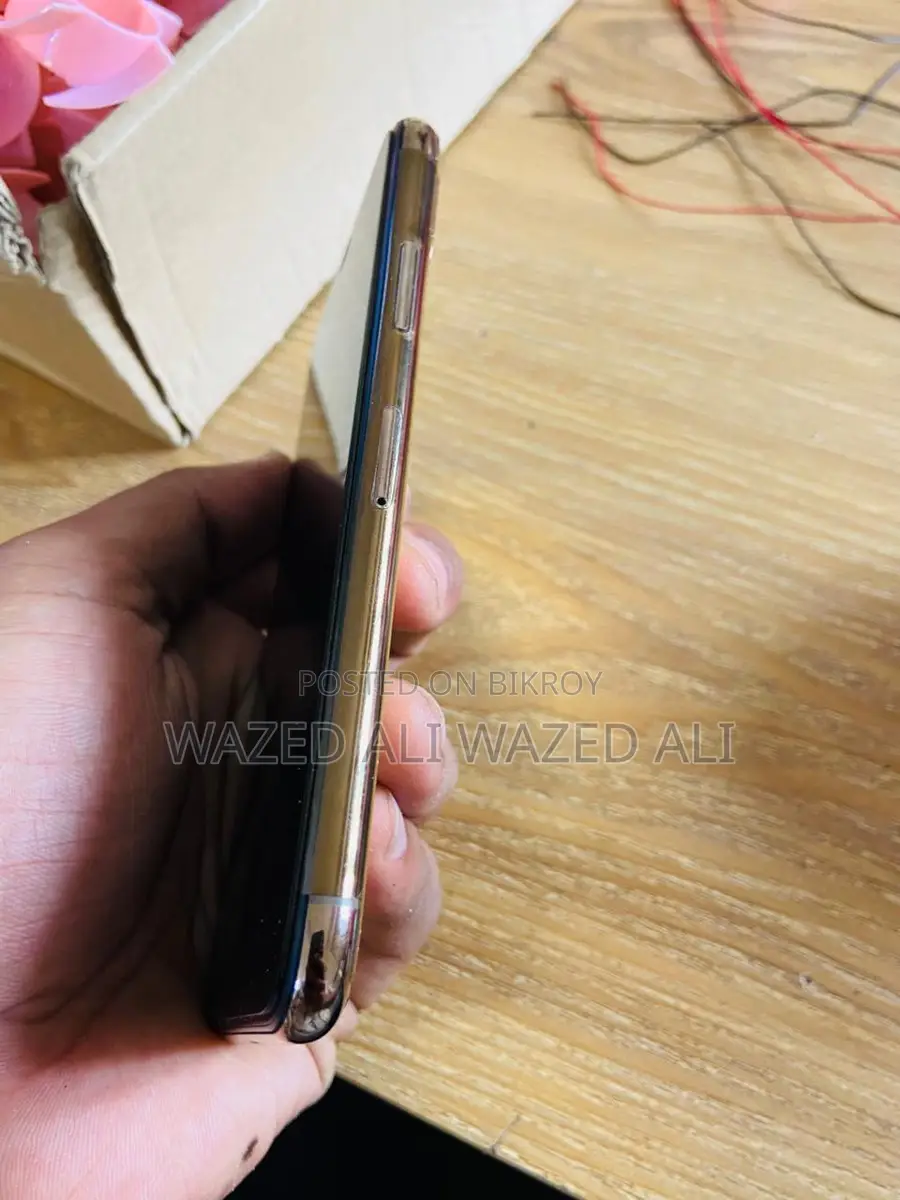 Apple iPhone XS (Used)