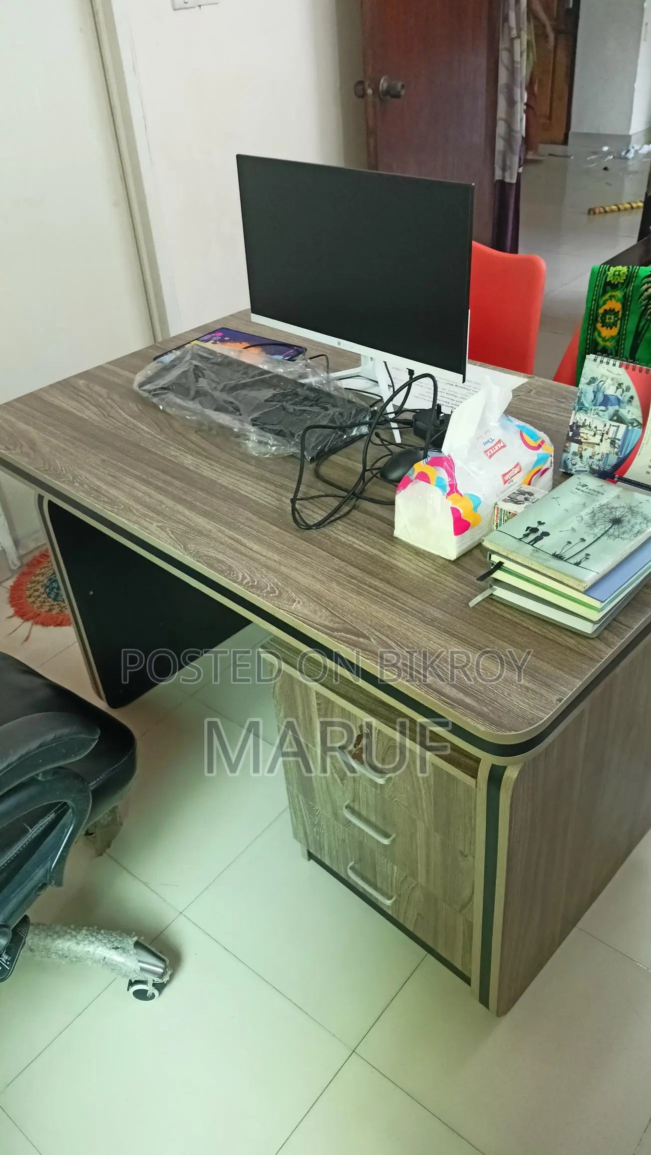 টেবিলটি বিক্রি করবো