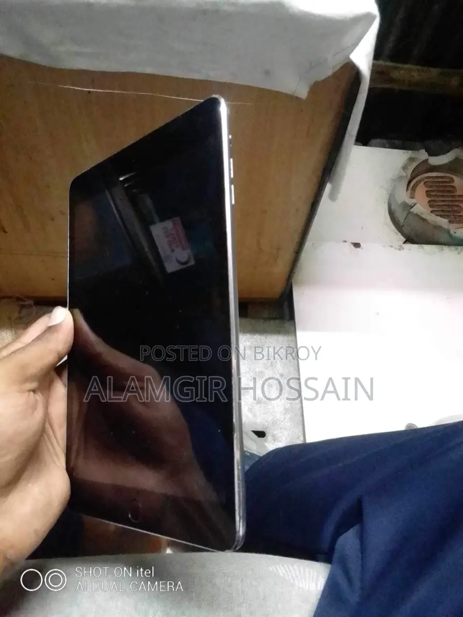 Apple iPad mini 3, 64GB (Used)