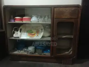 ব্যবহৃত শোকেস ও ড্রেসিং টেবিল বিক্রি করা হবে