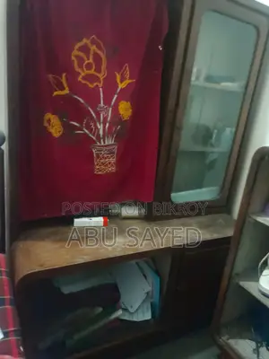 ব্যবহৃত শোকেস ও ড্রেসিং টেবিল বিক্রি করা হবে