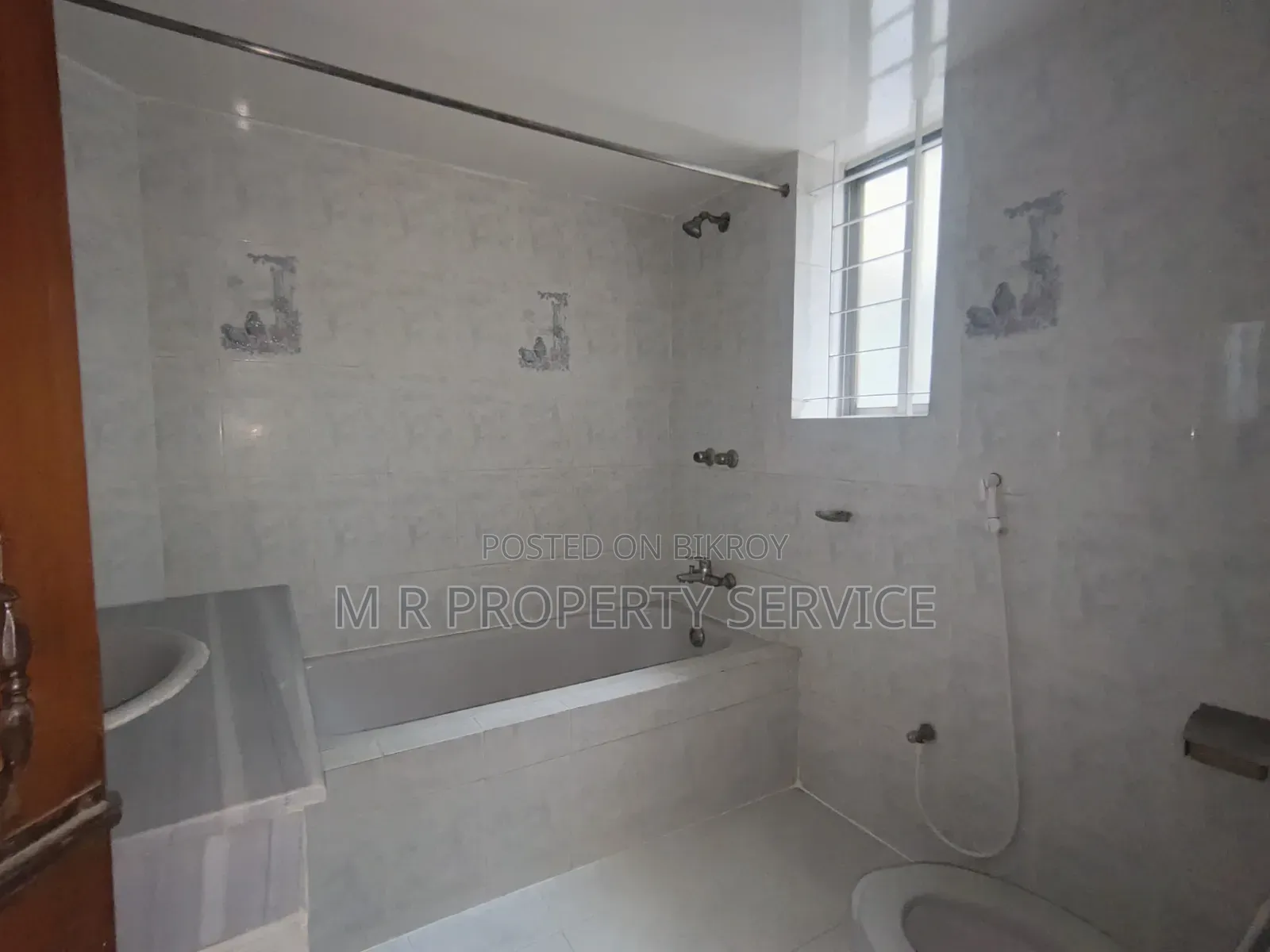 Exclusive 1850 SFT Office Rent at Gulshan-2