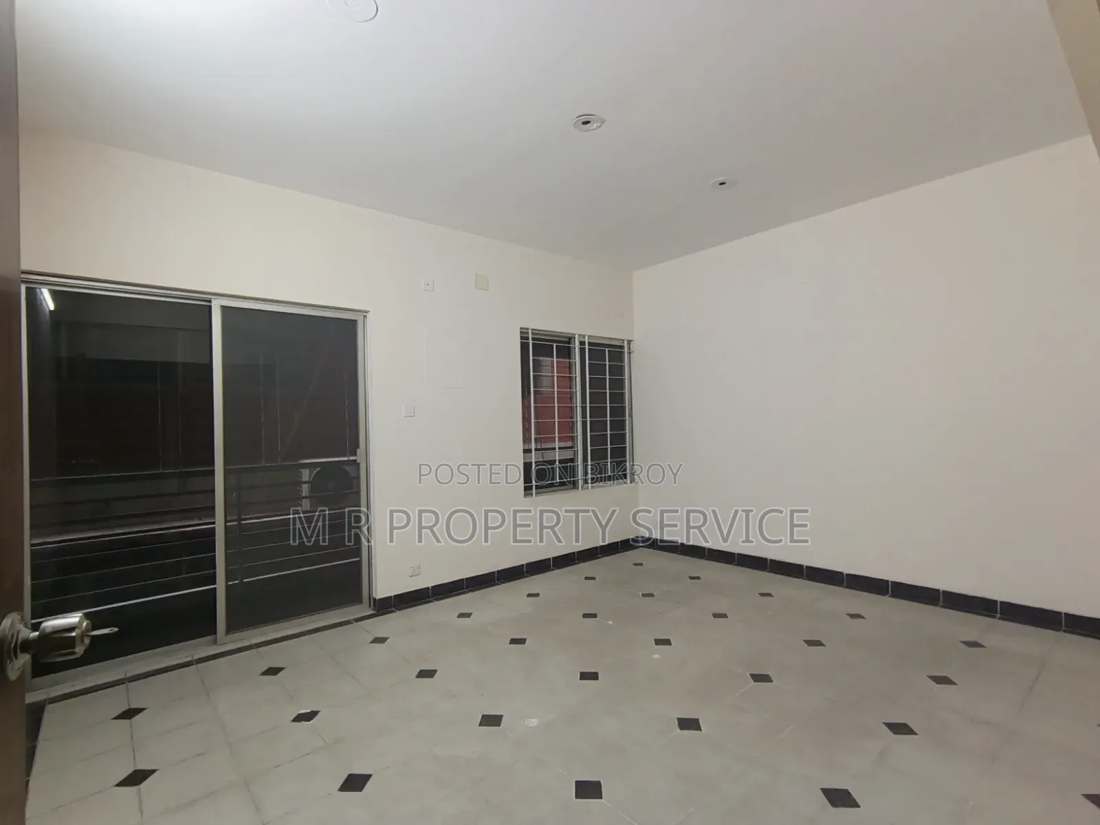Exclusive 1850 SFT Office Rent at Gulshan-2