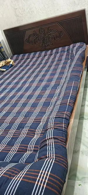 একটি খাট বিক্রি হবে