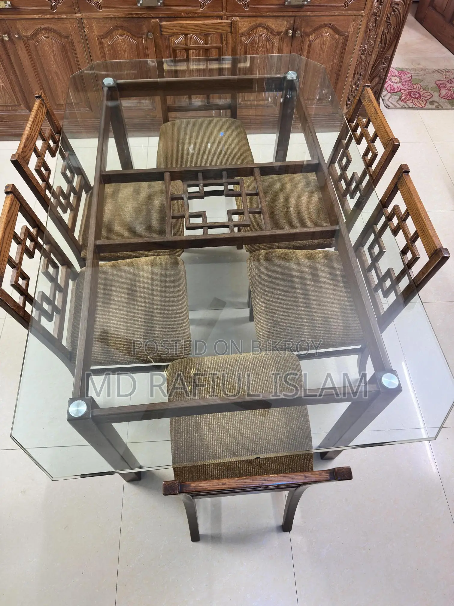 Hatil's 6 Set Chairs with A Dining Table