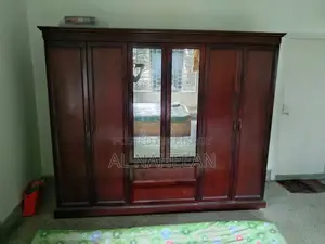 ৬ দরজাবিশিষ্ট অটোবি আলমারি