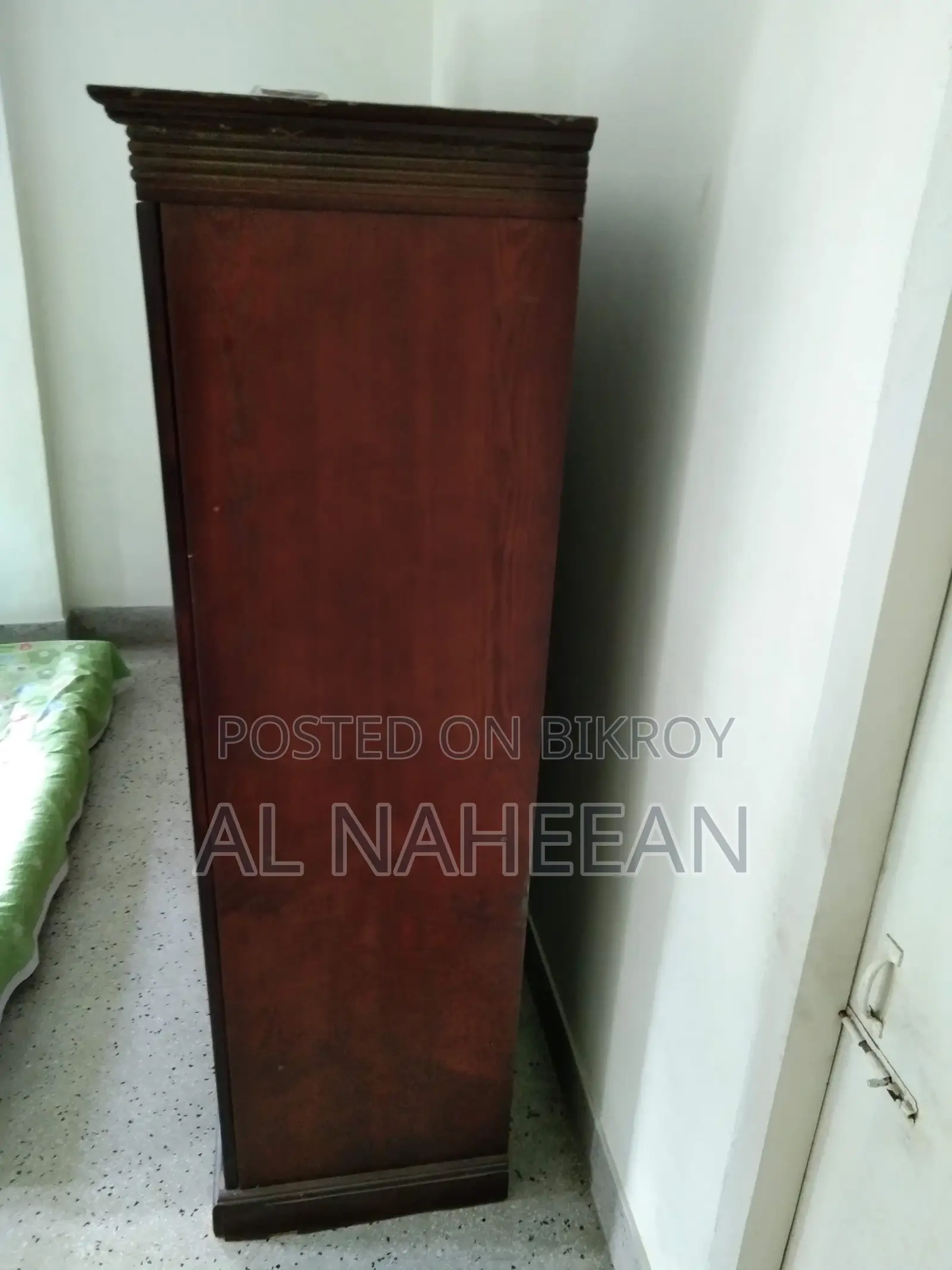 ৬ দরজাবিশিষ্ট অটোবি আলমারি
