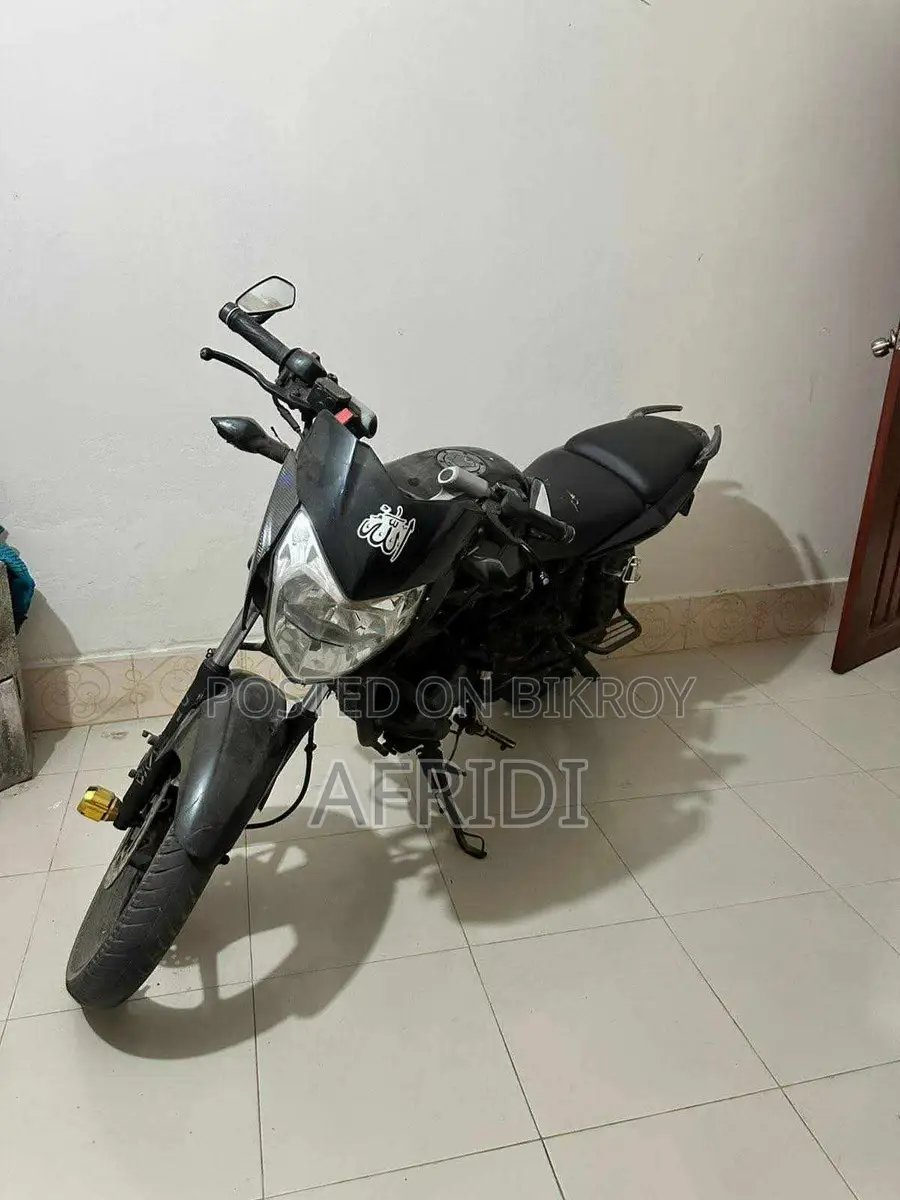 Bajaj Pulsar 135 . 2014