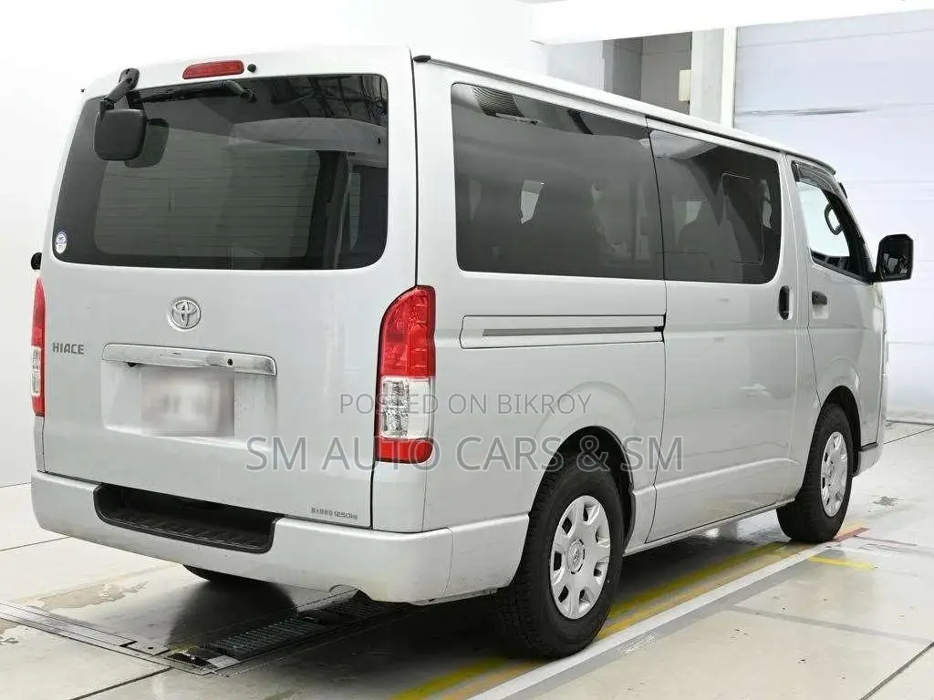Toyota Hiace GL Silver 4 Point 2021