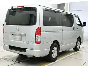 Toyota Hiace GL Silver 4 Point 2021