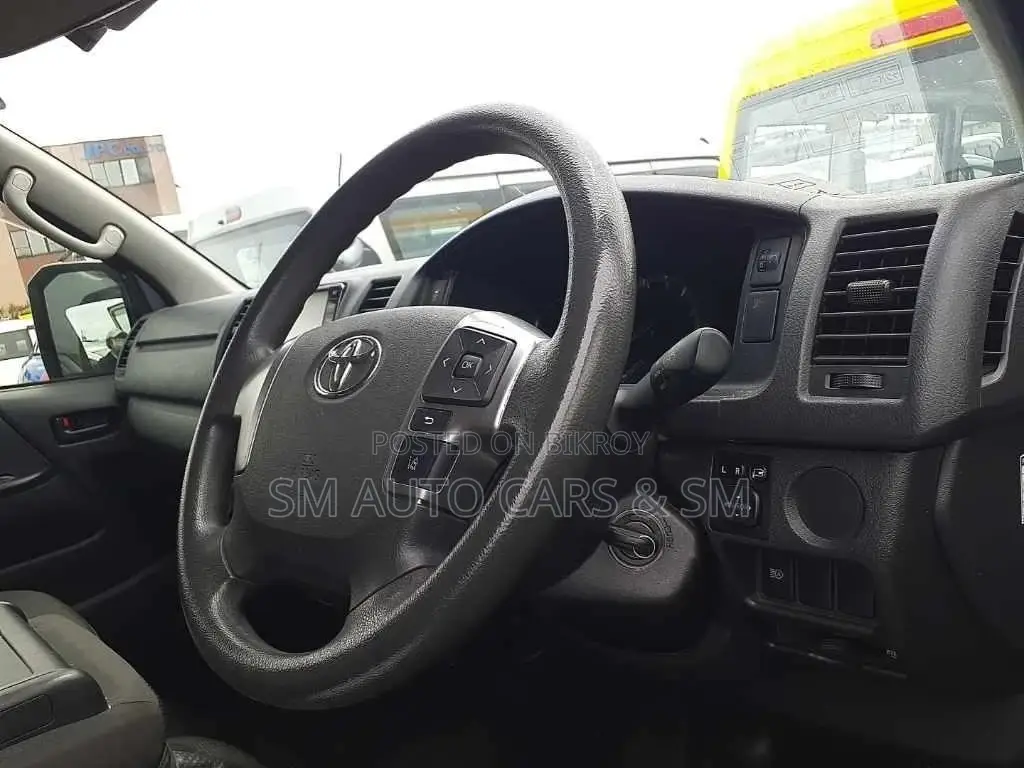 Toyota Hiace GL Silver 4 Point 2021