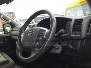 Toyota Hiace GL Silver 4 Point 2021