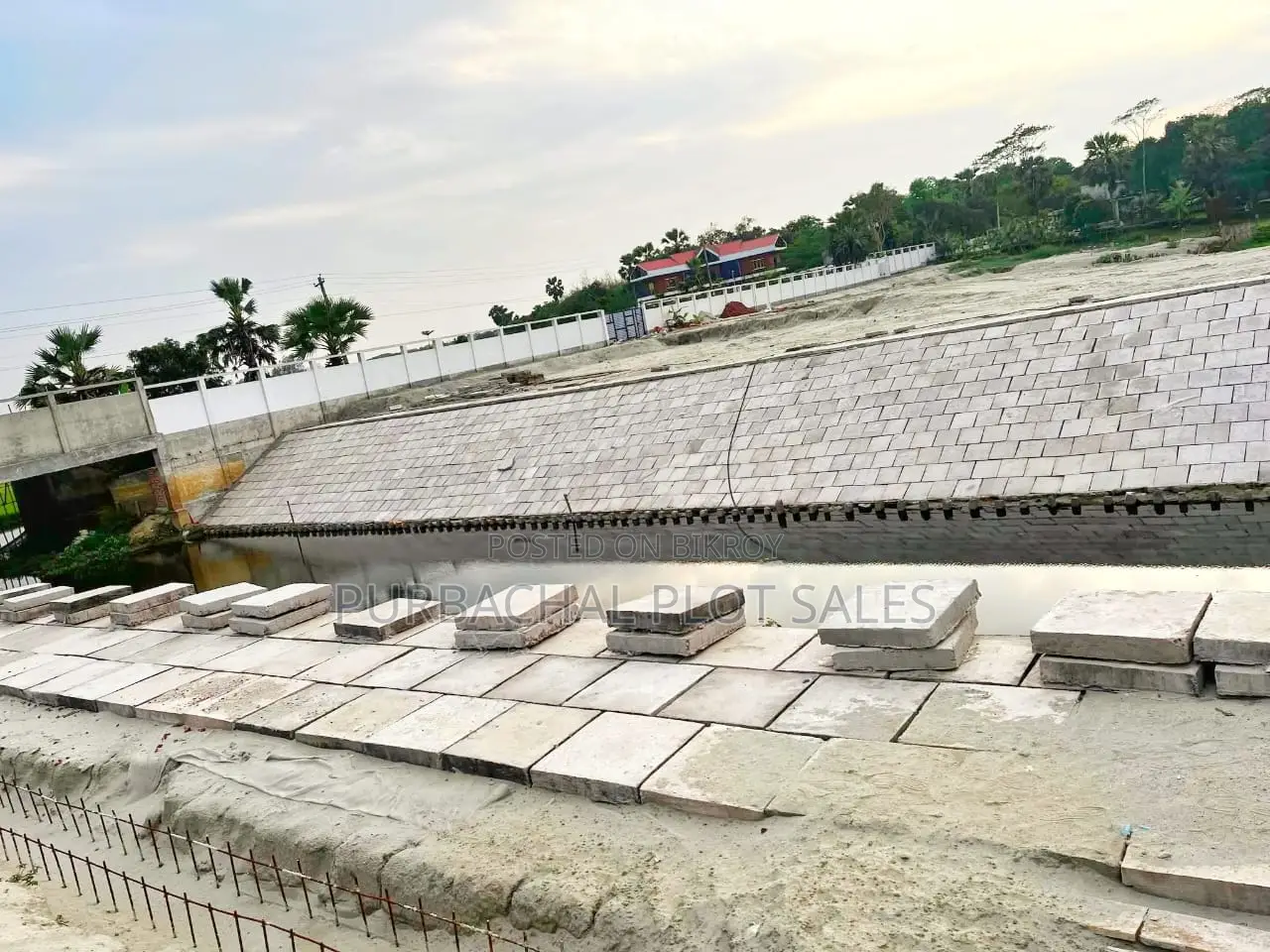 পরিবারের জন্য নিরাপদ ভবিষ্যৎ গড়ে তুলুন পাইন সিটিতে।