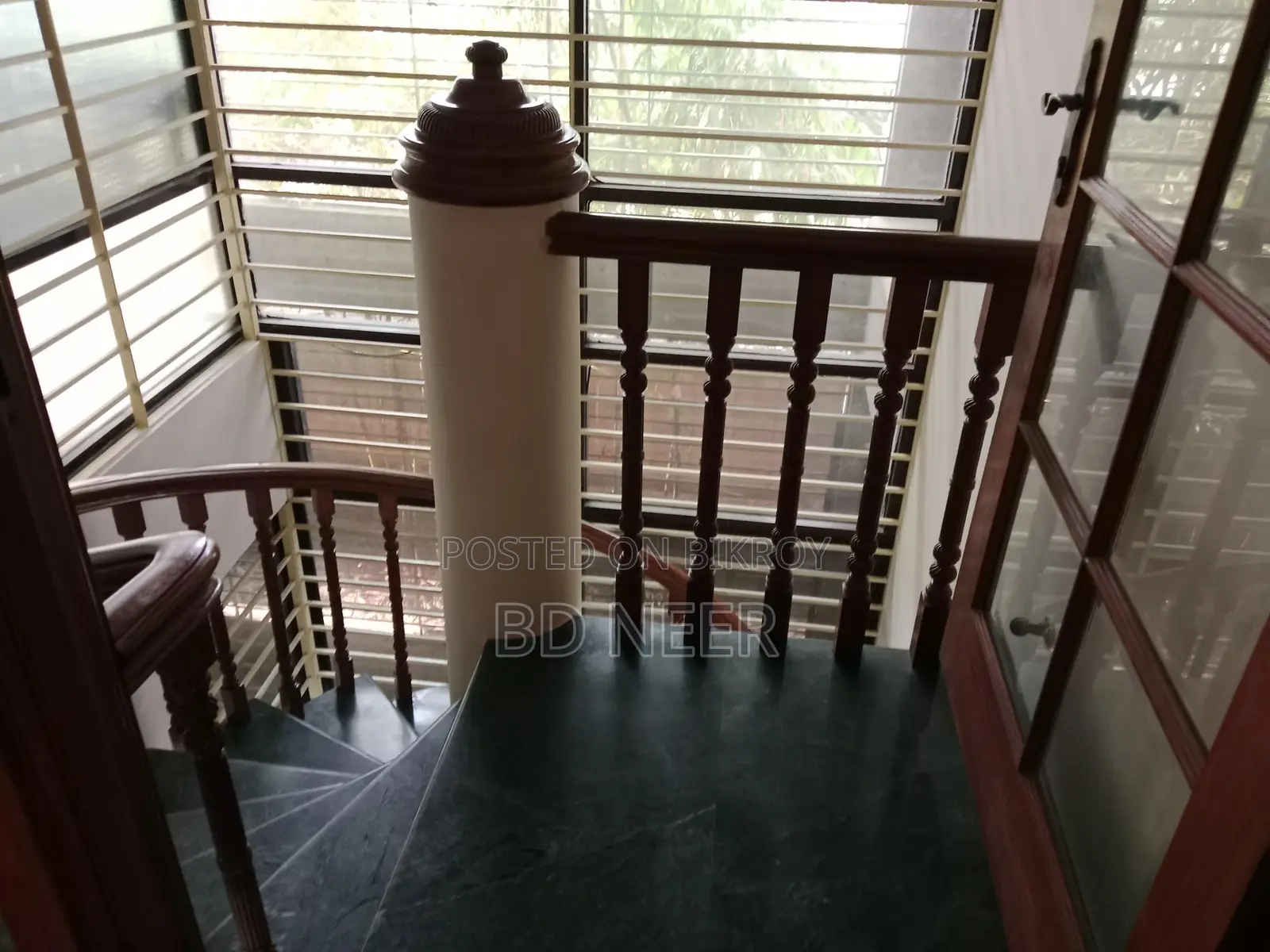 Duplex semi furnish apt rent in Gulshan