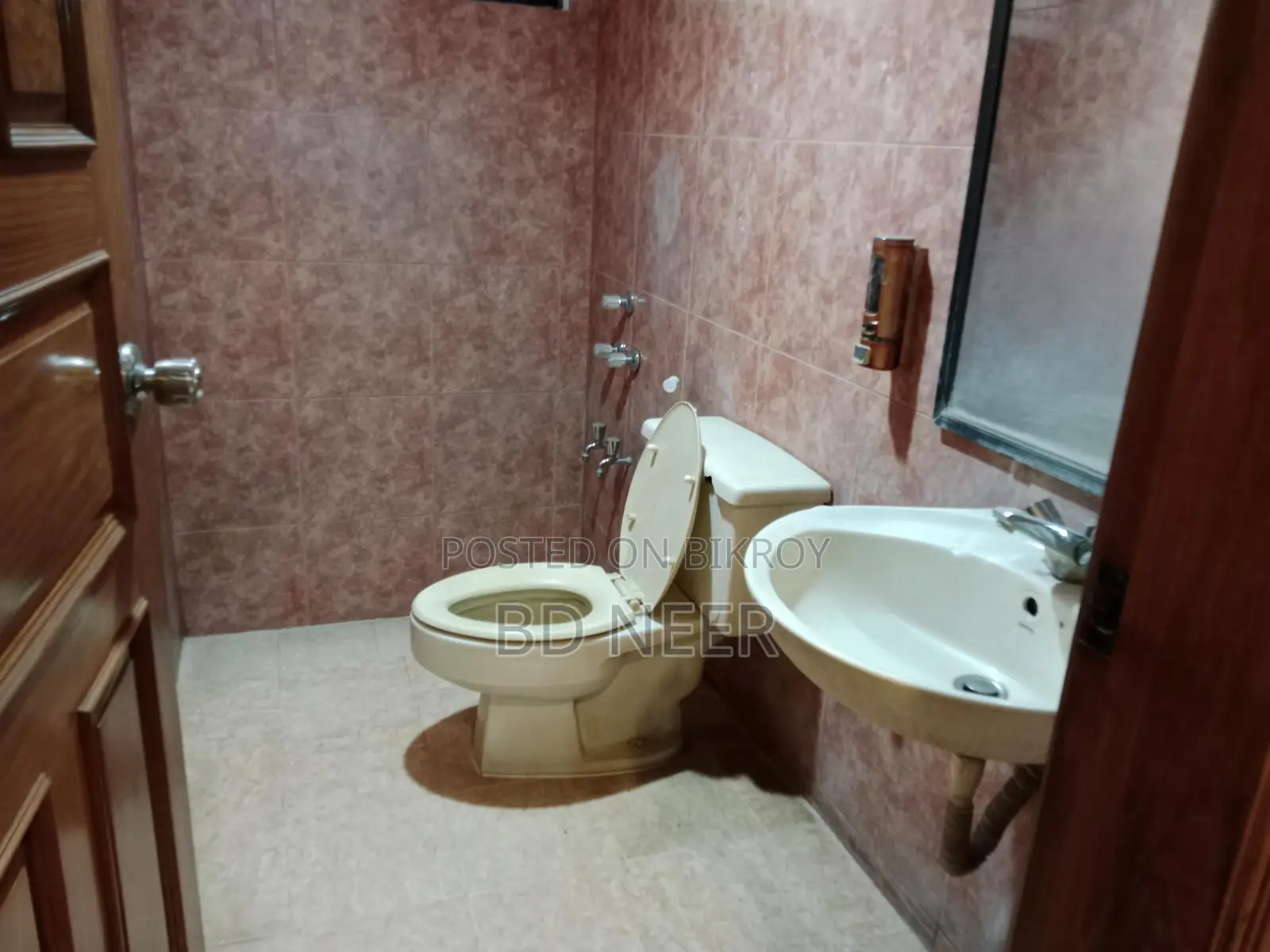 Duplex semi furnish apt rent in Gulshan