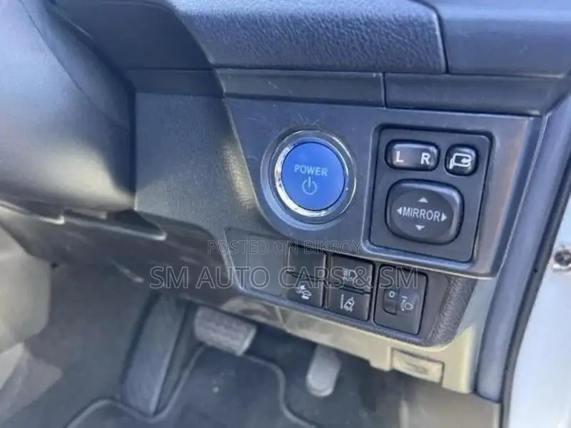 Toyota Fielder Hybrid EX White 2021